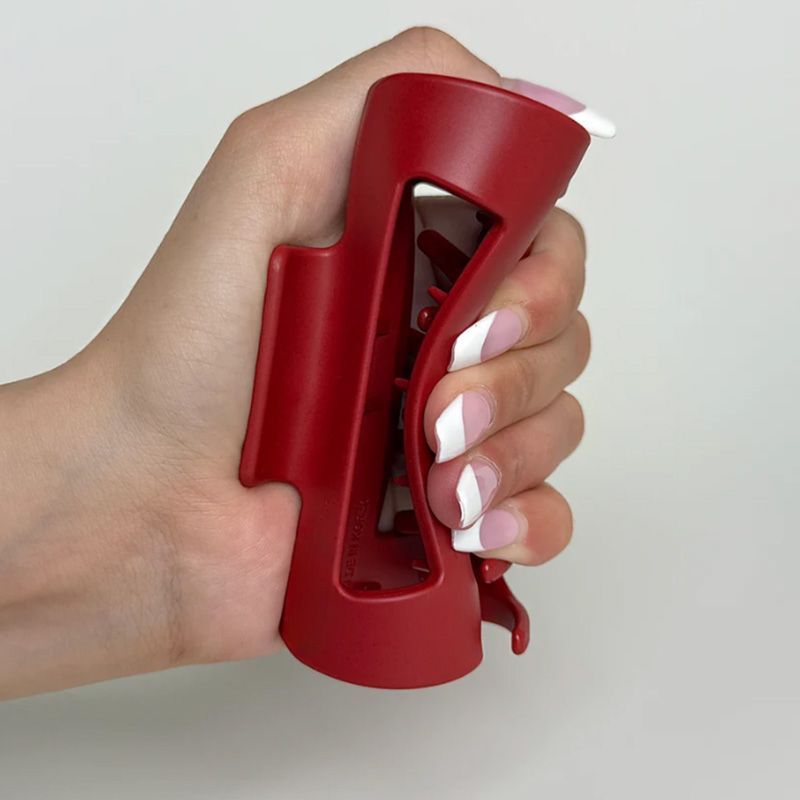 Soft silicone shark clip, safe and high-grade grip clip, anti-fall and not easy to break
