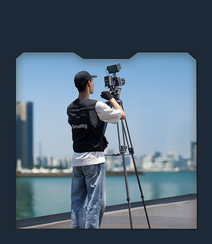 One-step locking of the camera tripod
