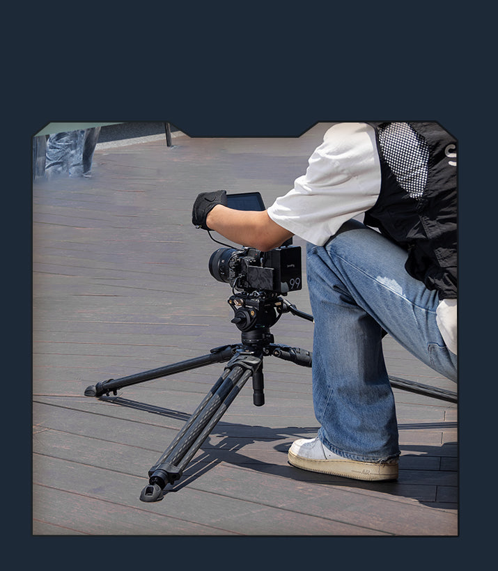 One-step locking of the camera tripod
