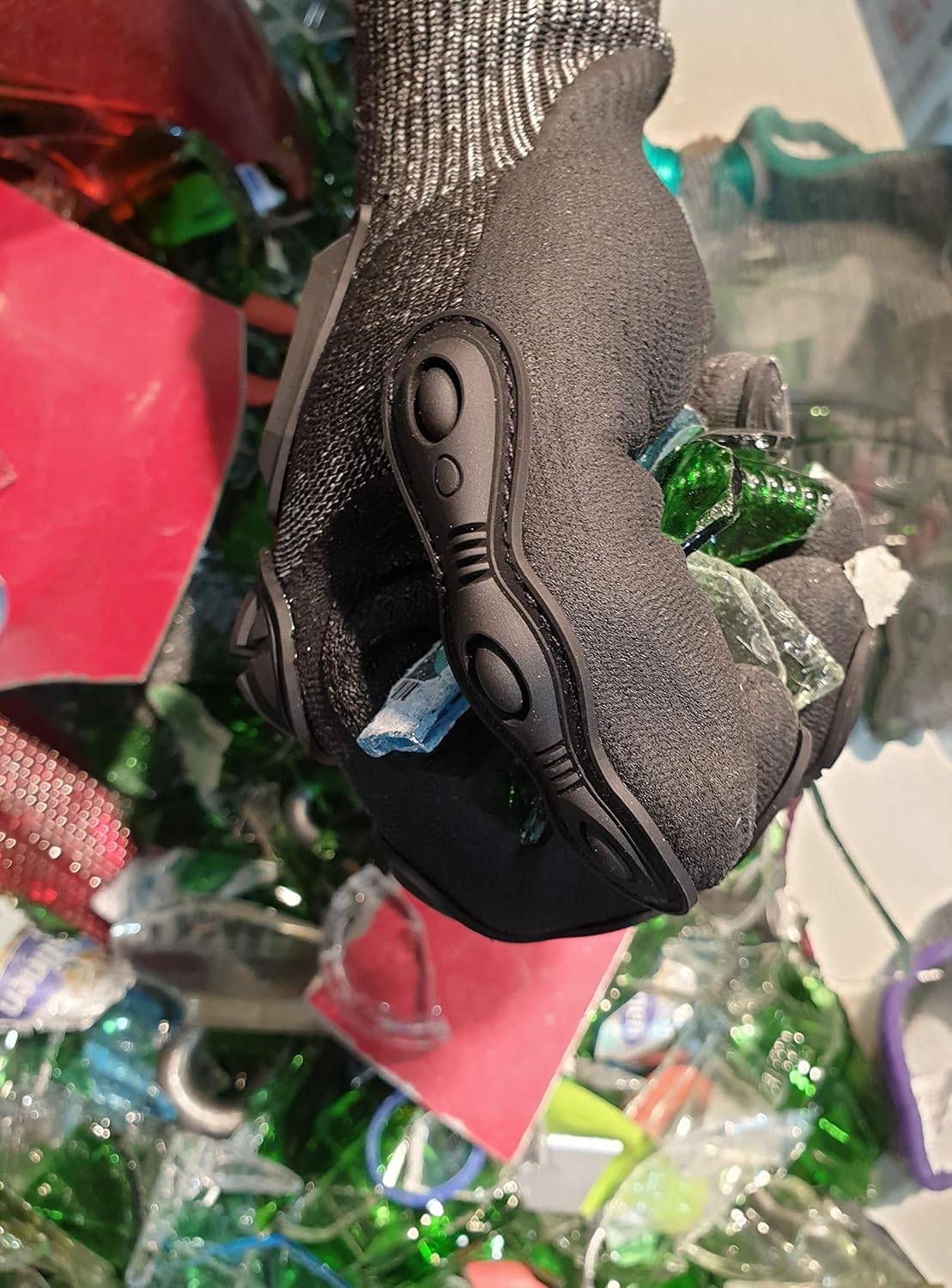 Professional protective gloves to prevent cuts and impact injuries