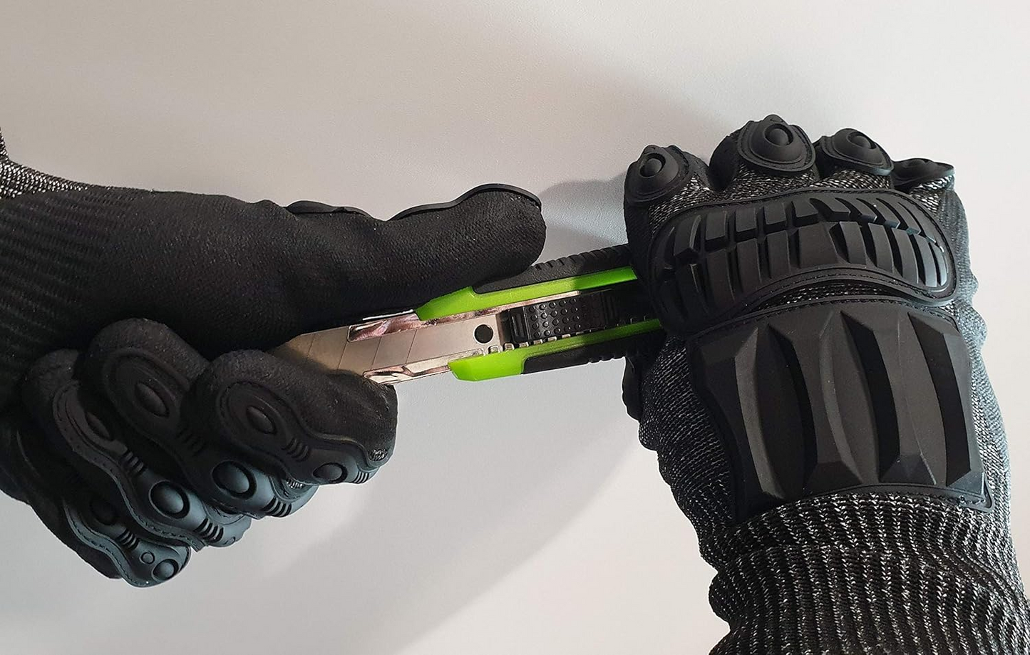 Professional protective gloves to prevent cuts and impact injuries