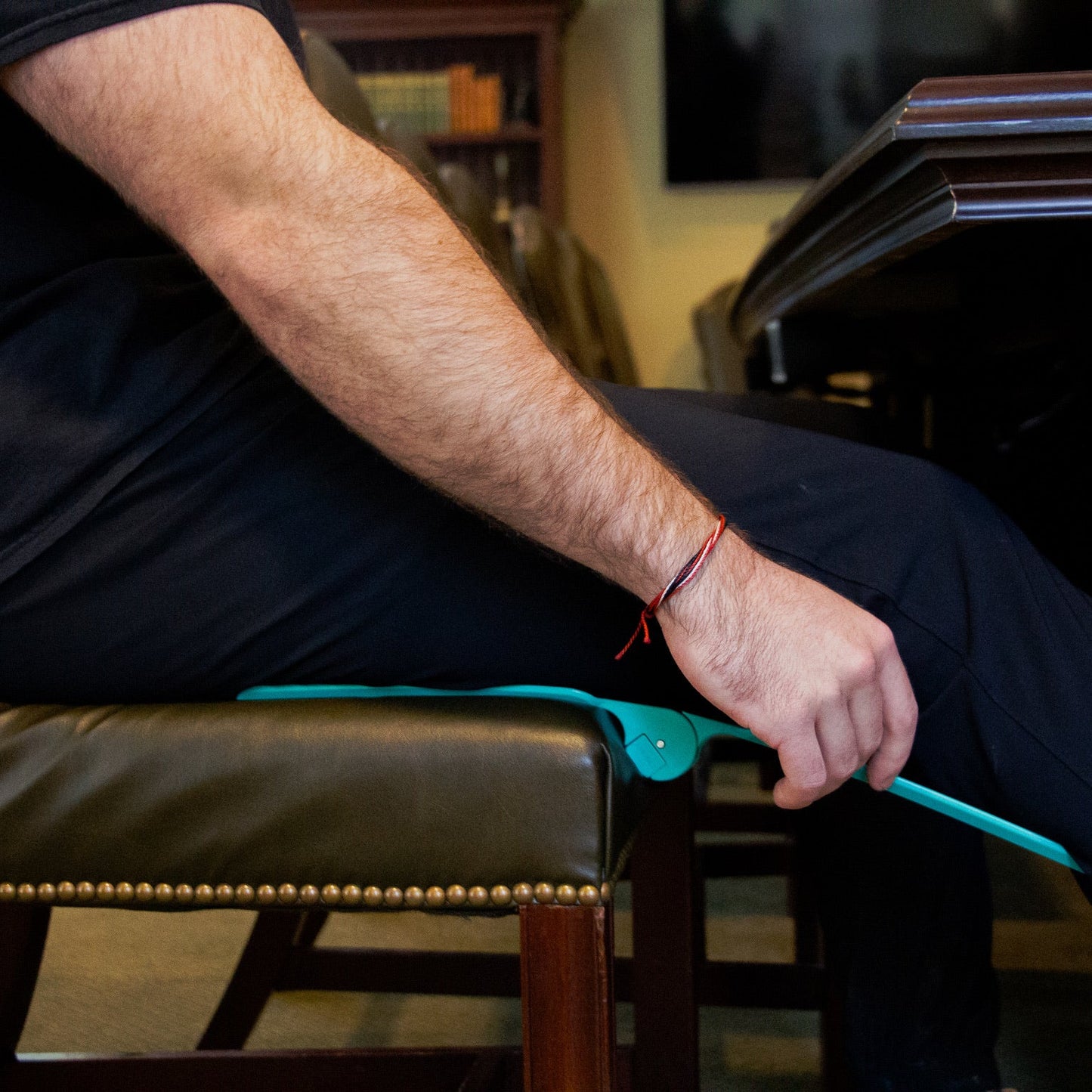 Portable knee brace