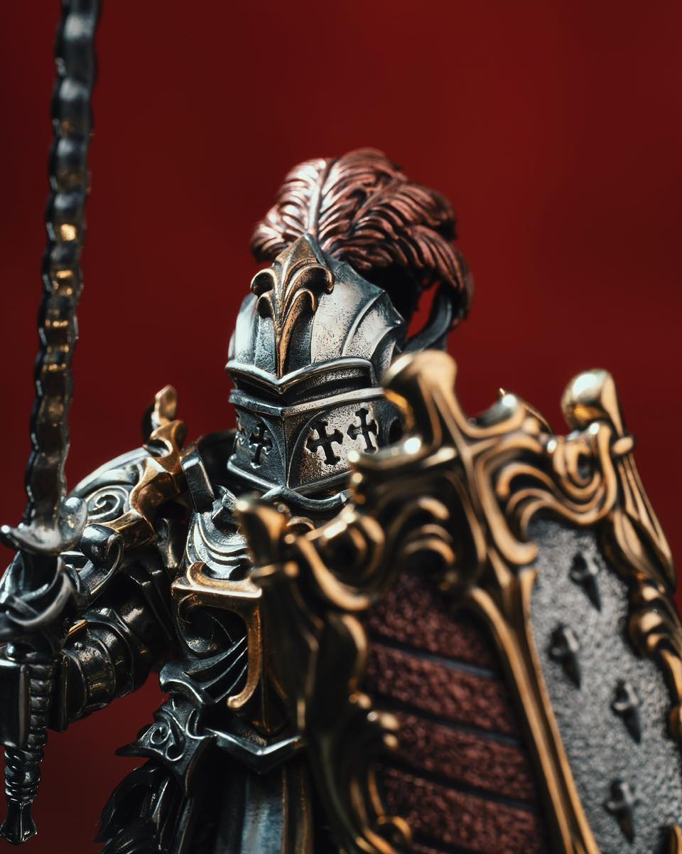 Red Templar Metal Splicing Toy