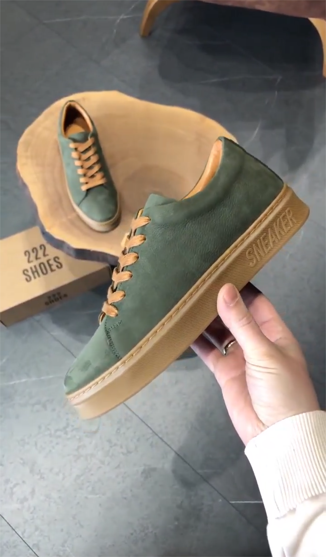 ✅High -quality Dedication✅Green suede panel shoes