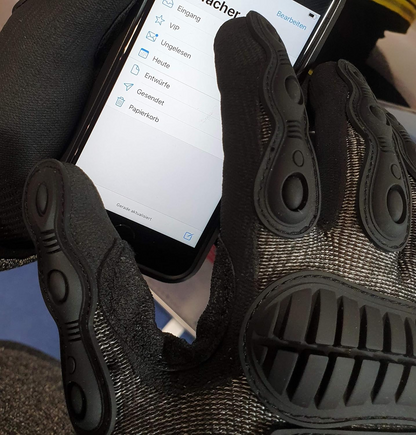 Professional protective gloves to prevent cuts and impact injuries