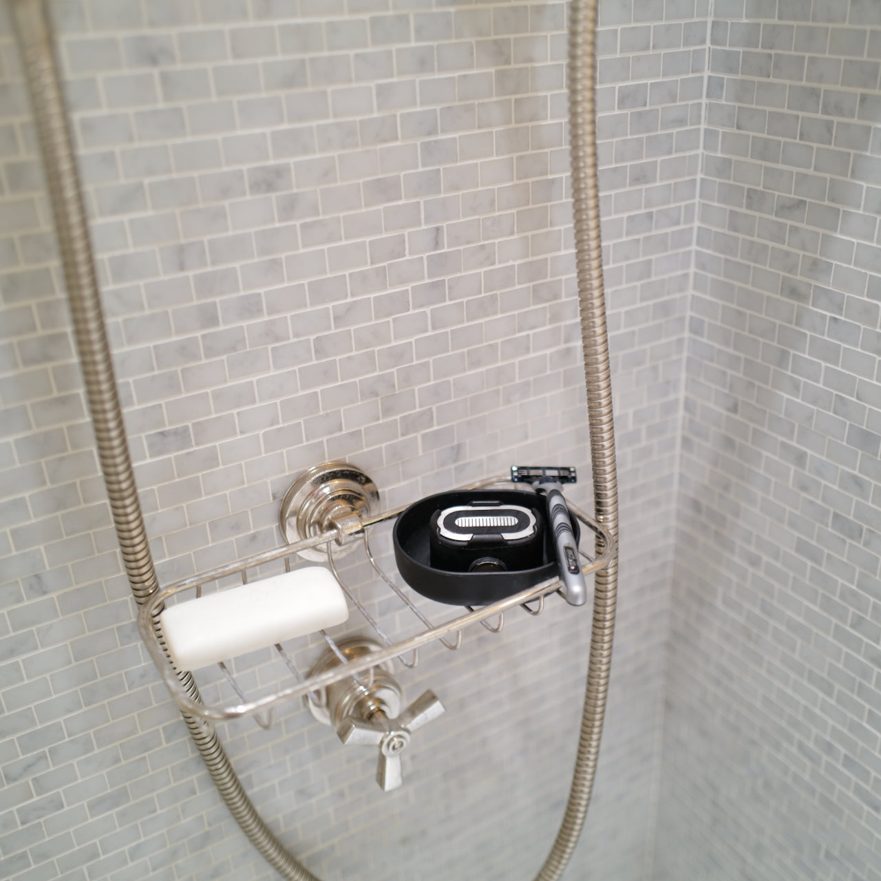 Shaver rinser battery-free design shaver cleaner