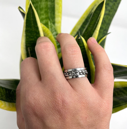 Finger tip rotating chain ring beer opening ring